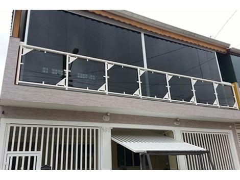 Sacada de Vidro para Residência na Vila Araci