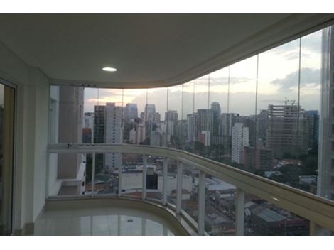 Sacada de Vidro para Apartamento no Alto de Pinheiros